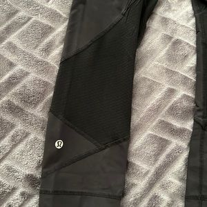 Lululemmon black capri leggings sz 4 with 3 pockets